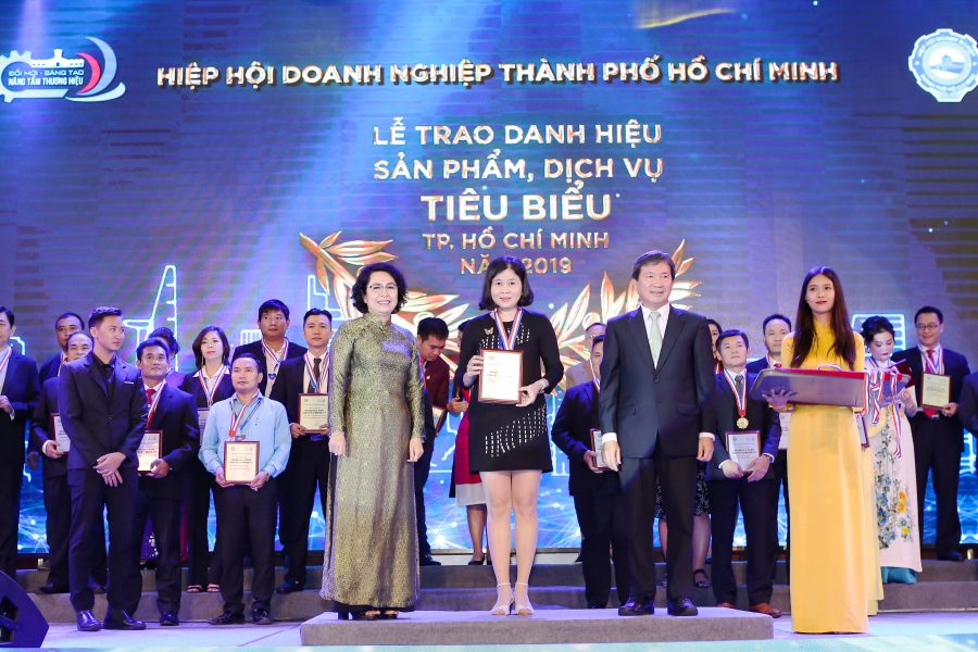 Benthanh Group được vinh danh “Sản phẩm, dịch vụ Thành phố Hồ Chí Minh tiêu biểu năm 2019” và “Doanh nghiệp phát triển bền vững trên 30 năm”