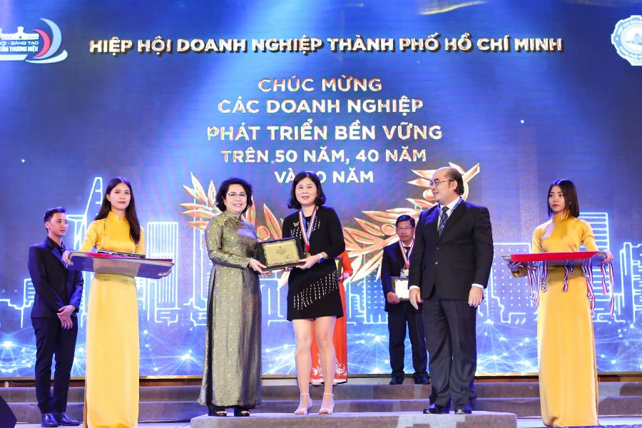 Benthanh Group được vinh danh “Sản phẩm, dịch vụ Thành phố Hồ Chí Minh tiêu biểu năm 2019” và “Doanh nghiệp phát triển bền vững trên 30 năm”