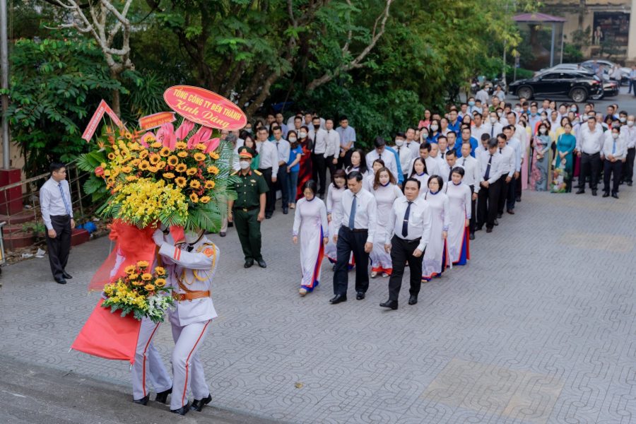 Tổng Công ty Bến Thành dâng hương, dâng hoa Nhân kỷ niệm 93 năm ngày thành lập Đảng Cộng sản Việt Nam