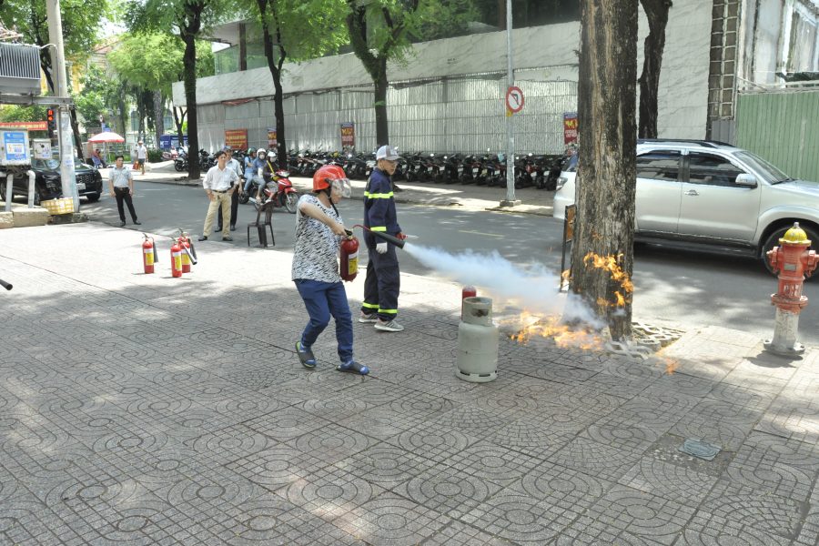 Tập huấn nghiệp vụ phòng cháy, chữa cháy và thực tập phương án chữa cháy tại Tổng Công ty Bến Thành.