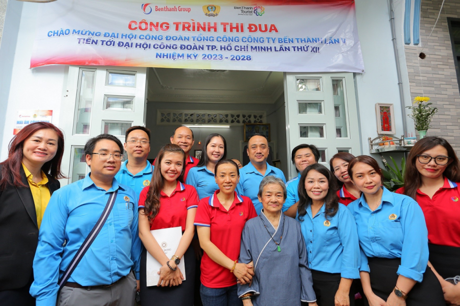 BenThanh Tourist trao mái ấm công đoàn cho đoàn viên.